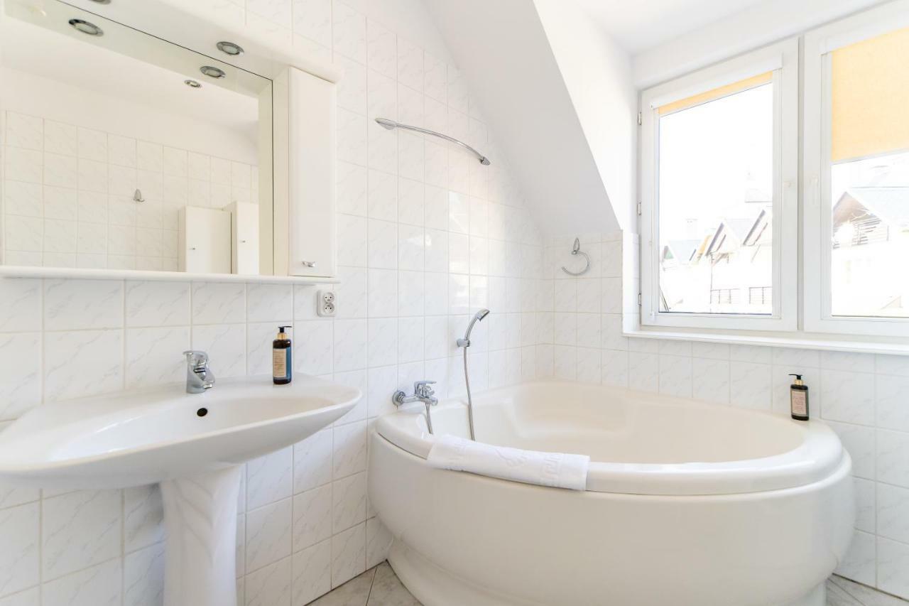 3-Bedroom Apartment Plac Neptuna By Noclegi Renters Miedzyzdroje Eksteriør bilde